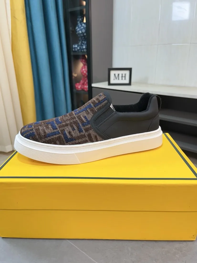 Men's shoes 💰400🌸🌸【FENDI】(velvet lining and leather lining are preferred when ordering) F's new product is on the market, imported concave and convex surface waterproof cloth, classic rhombus pattern F's craftsmanship, high-end and classy, ​​comfortable on the feet, versatile to wear, full of three-dimensional sense, 3 colors available, size: 38-44 (37.45, can be customized, cannot be returned)